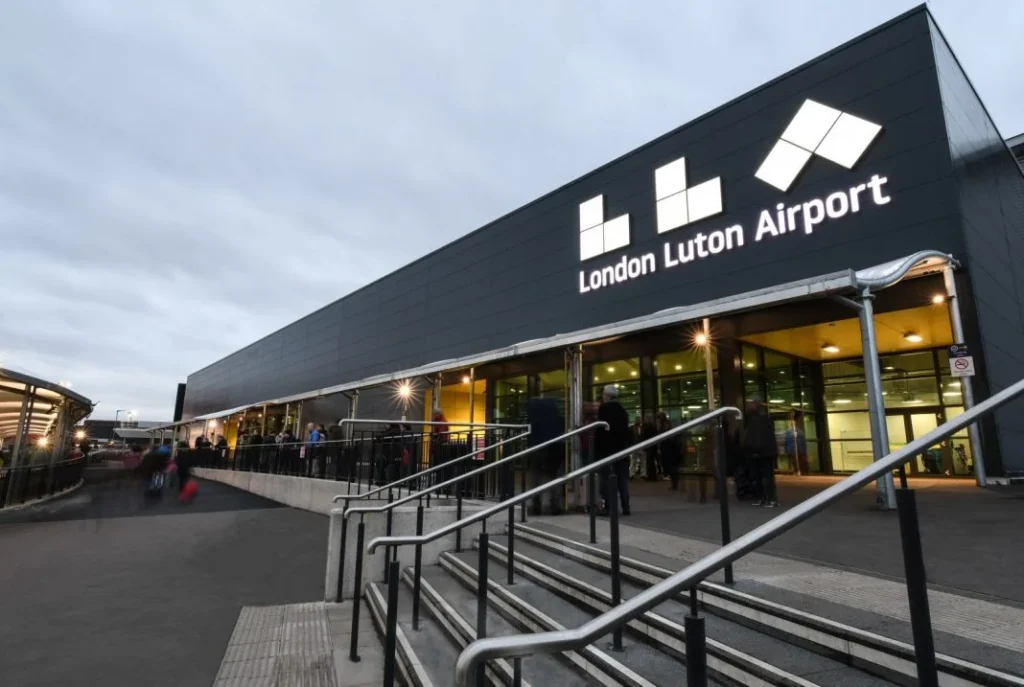 Cheap Taxi from Luton To Heathrow Airport | 24/7 | Book Now